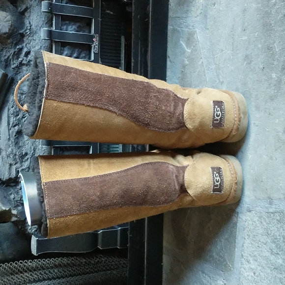 Ugg lace up boots size 5 - Picture 3 of 4